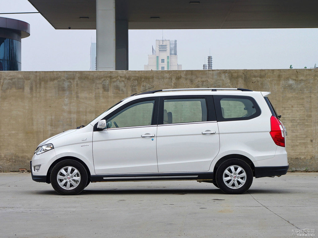 糖果白五菱宏光S整車(chē)外觀(guān)外觀(guān)圖片