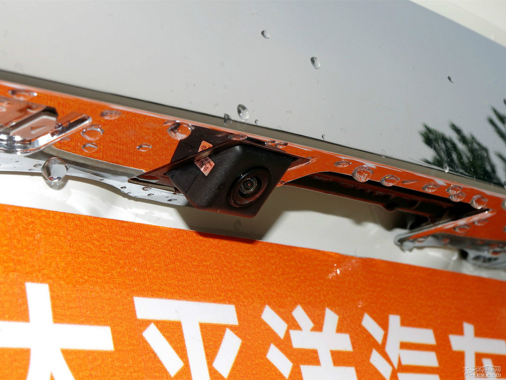 糖果白五菱宏光S車尾外觀圖片