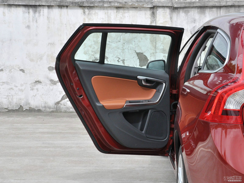 沃爾沃V60車廂內(nèi)飾圖片