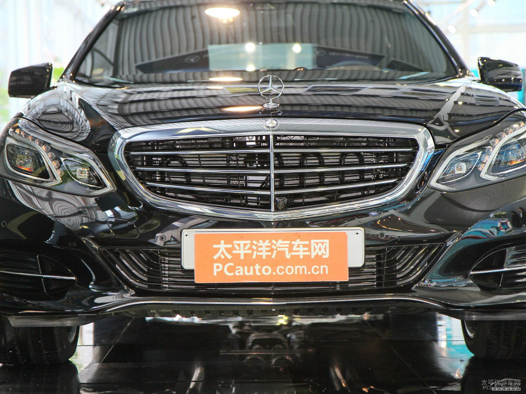 曜巖黑奔馳E級外觀圖片