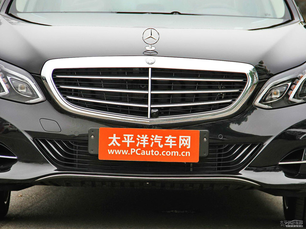 曜巖黑奔馳E級外觀圖片