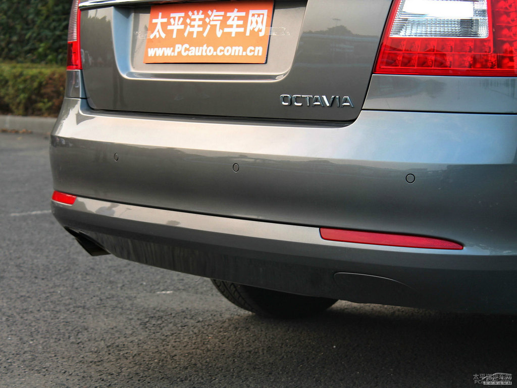 鐳射灰明銳車尾外觀圖片