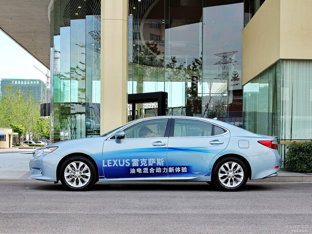 銀藍(lán)金屬色雷克薩斯ES整車外觀外觀圖片