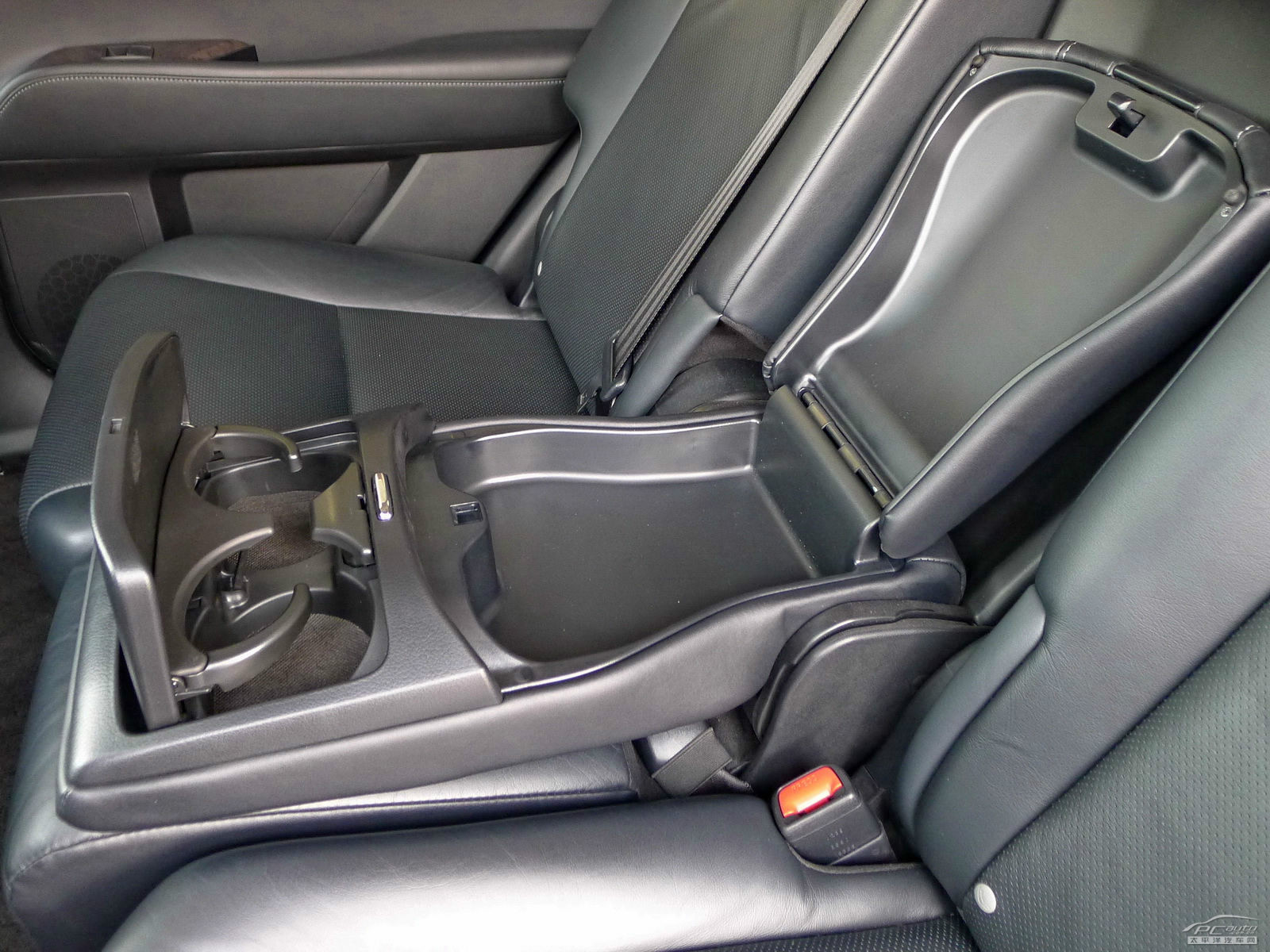 雷克薩斯RX空間高清大圖