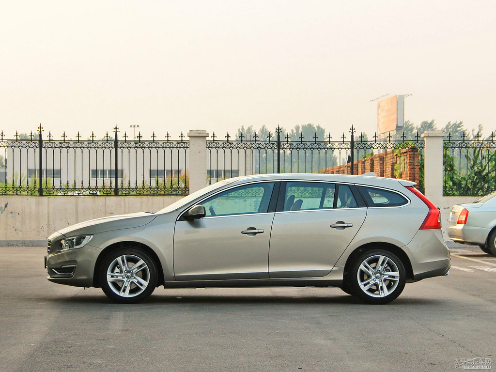 海貝灰沃爾沃V60整車外觀外觀圖片