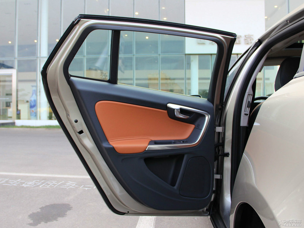 海貝灰沃爾沃V60車廂內(nèi)飾圖片