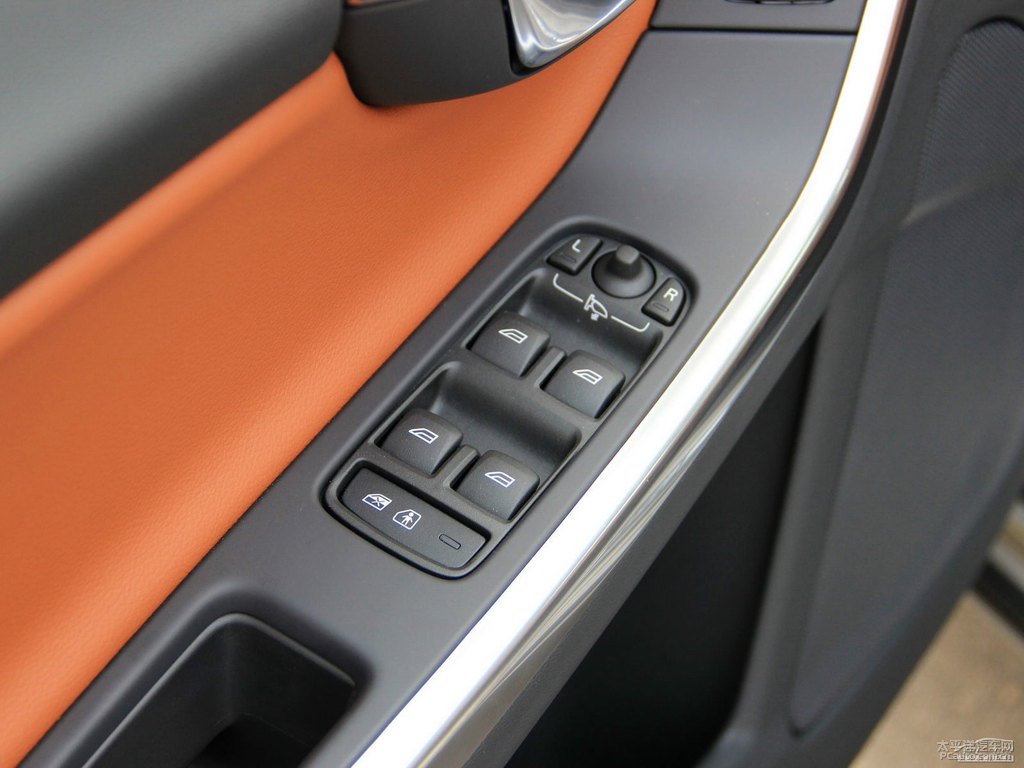 海貝灰沃爾沃V60車廂內(nèi)飾圖片