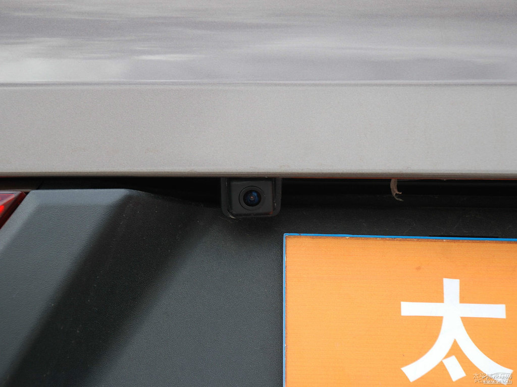 沙灘金智跑車尾外觀圖片