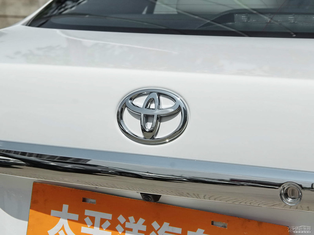 超級白色卡羅拉車尾外觀圖片