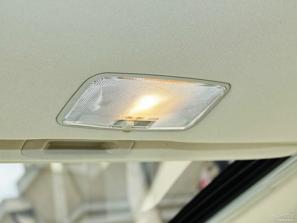 超級白色卡羅拉車廂內(nèi)飾圖片