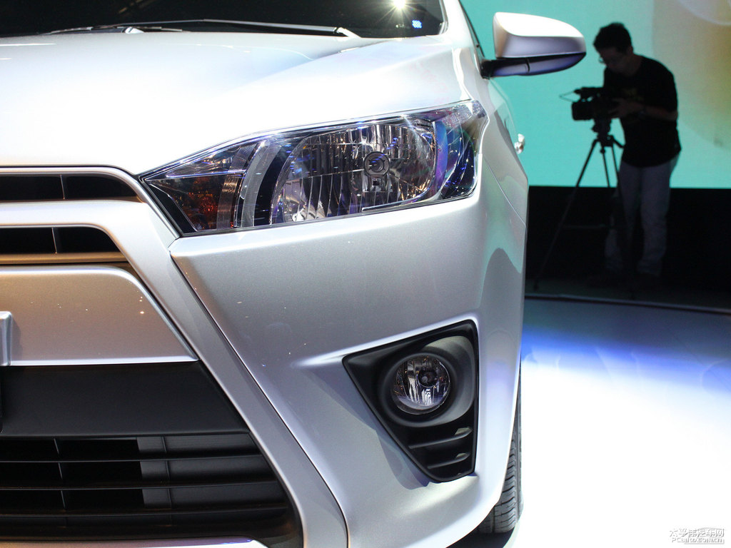水晶銀YARiS L 致炫車頭外觀圖片