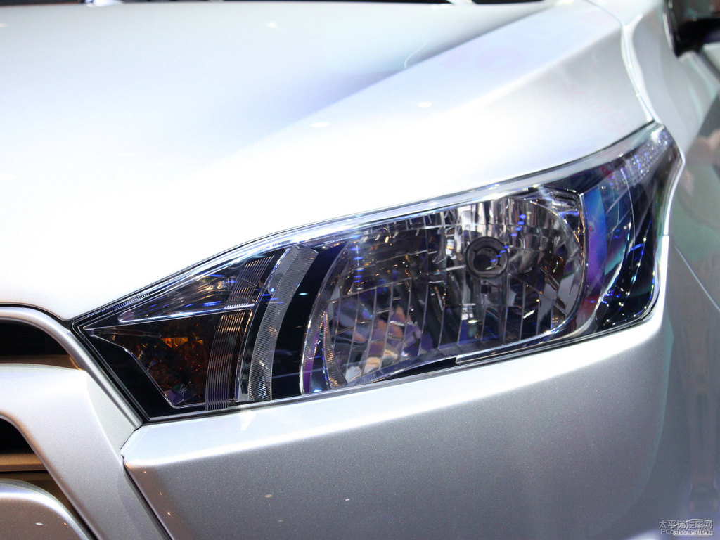 水晶銀YARiS L 致炫車頭外觀圖片