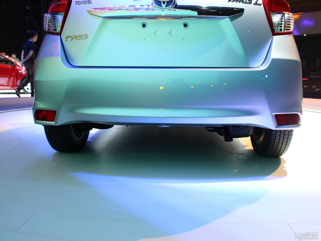 水晶銀YARiS L 致炫車尾外觀圖片