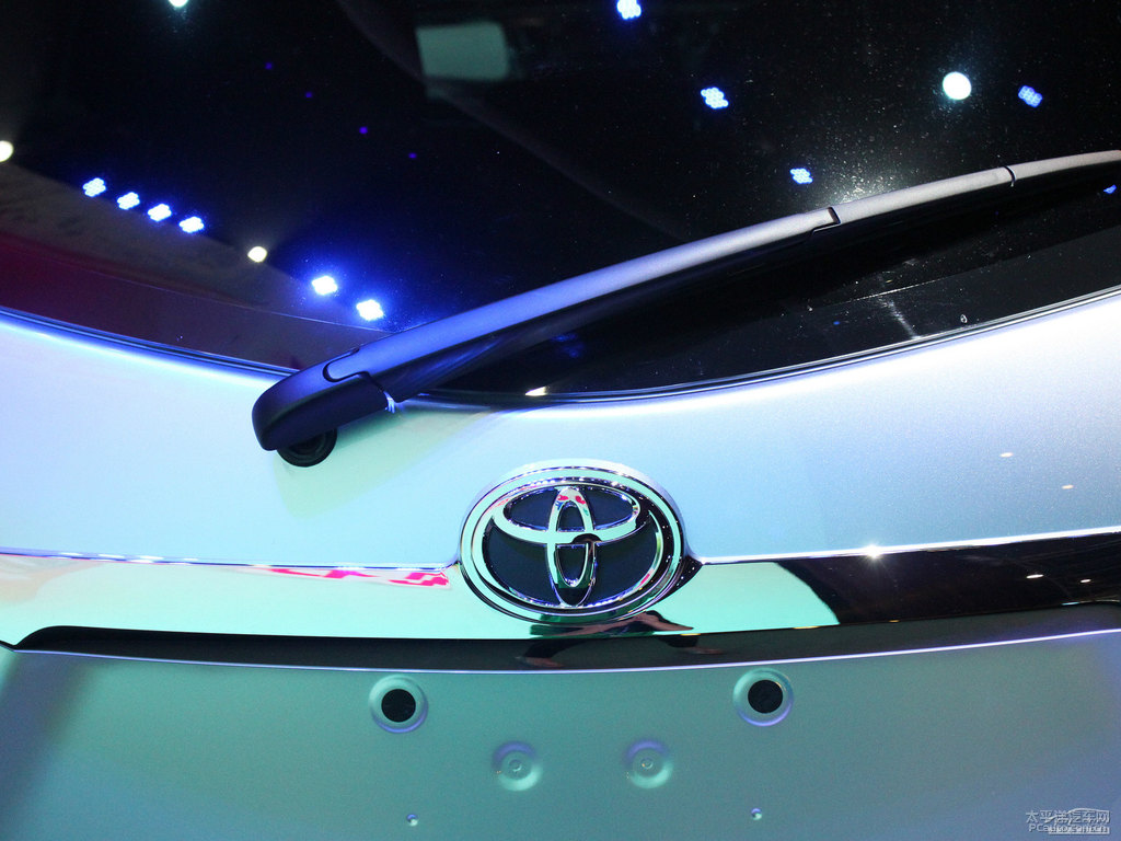 水晶銀YARiS L 致炫車尾外觀圖片