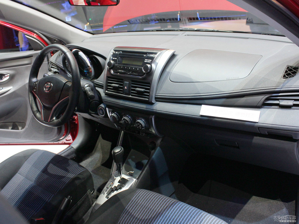 水晶銀YARiS L 致炫中控內(nèi)飾圖片