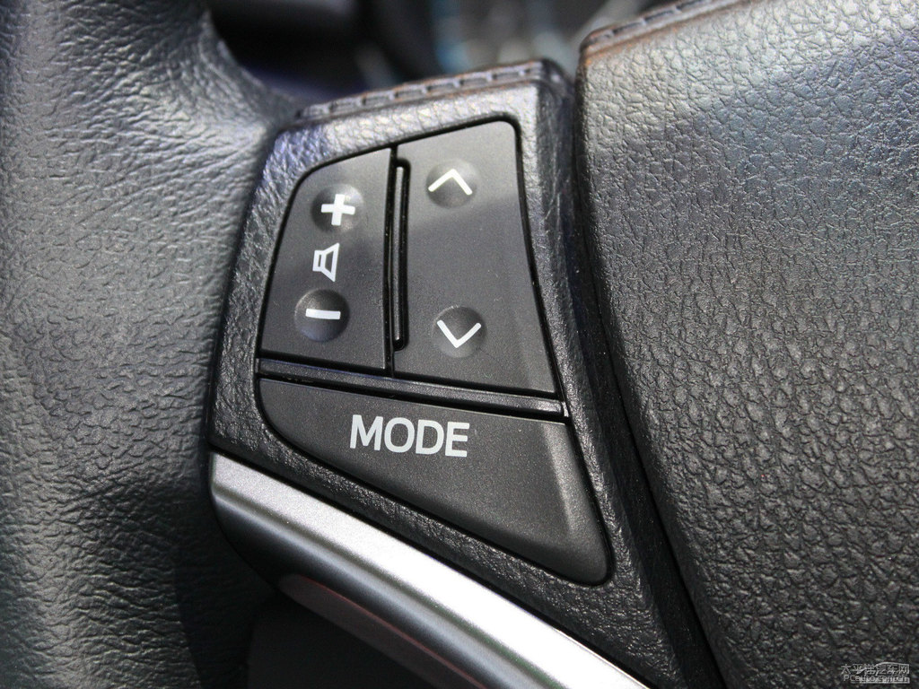 水晶銀YARiS L 致炫中控內(nèi)飾圖片