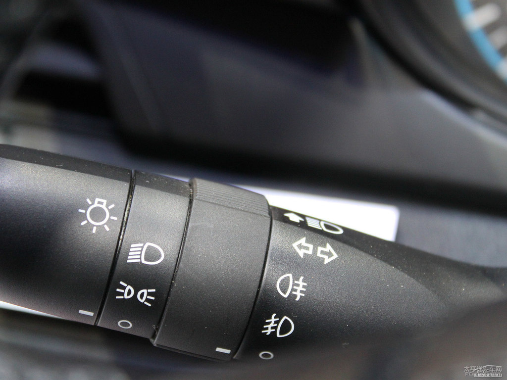 水晶銀YARiS L 致炫中控內(nèi)飾圖片