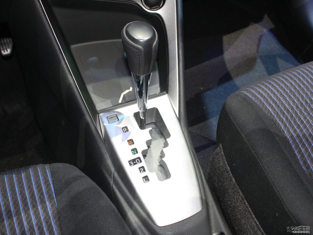 水晶銀YARiS L 致炫中控內(nèi)飾圖片