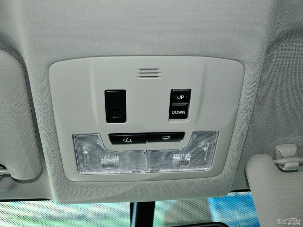 深棕云母色RAV4榮放車廂內(nèi)飾圖片