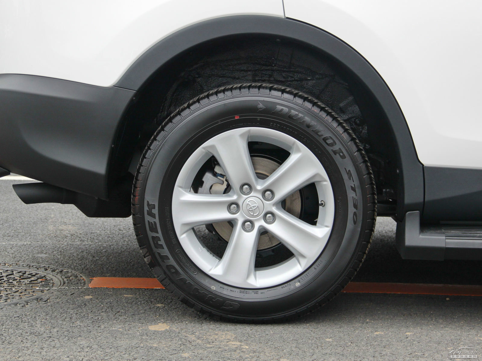 RAV4榮放外觀高清大圖