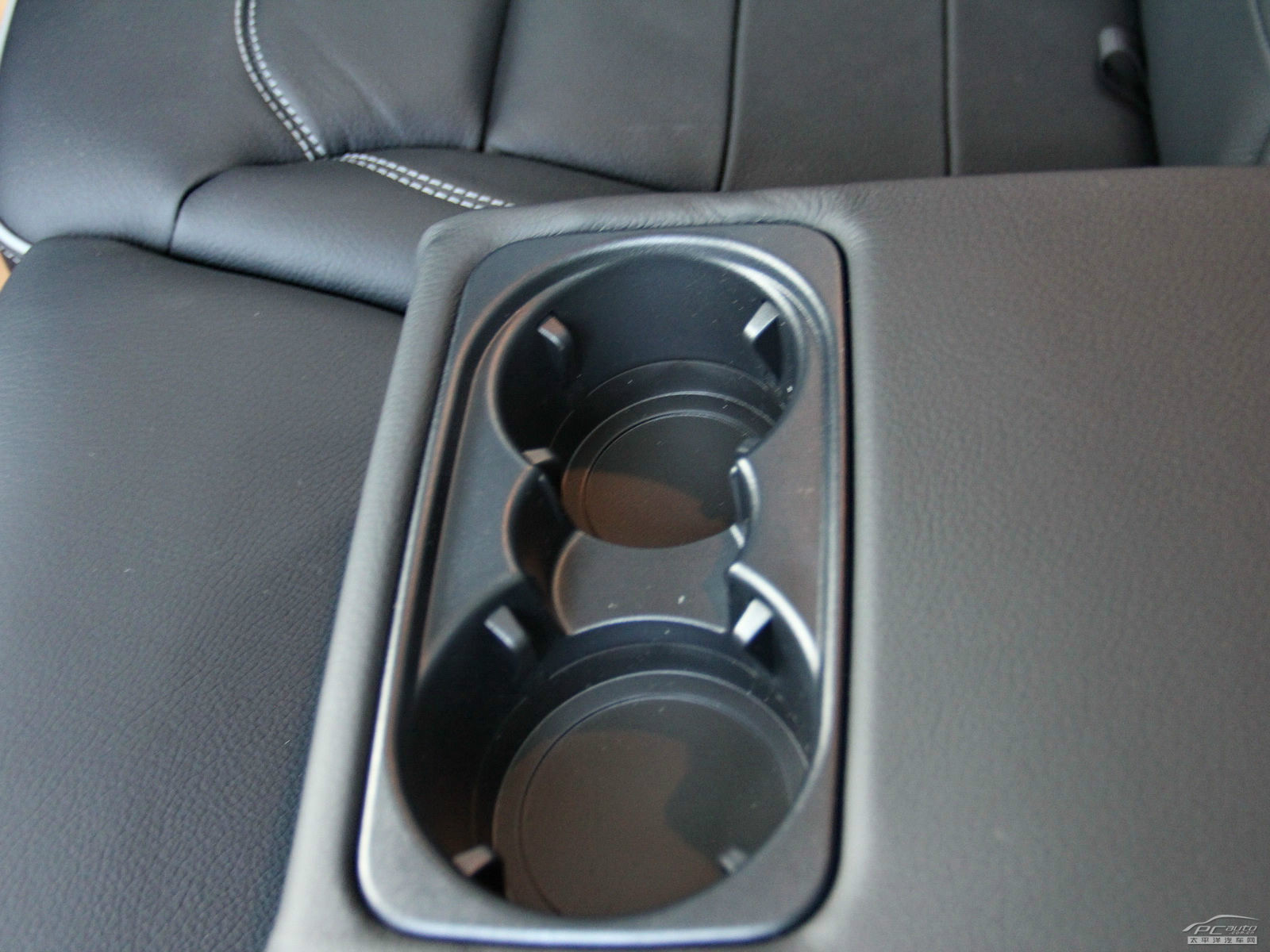 奔馳GL空間高清大圖