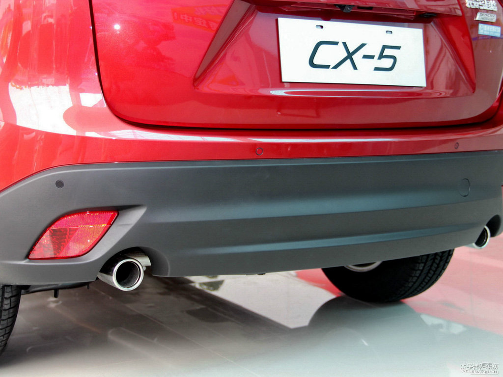 激情紅馬自達CX-5車尾外觀圖片
