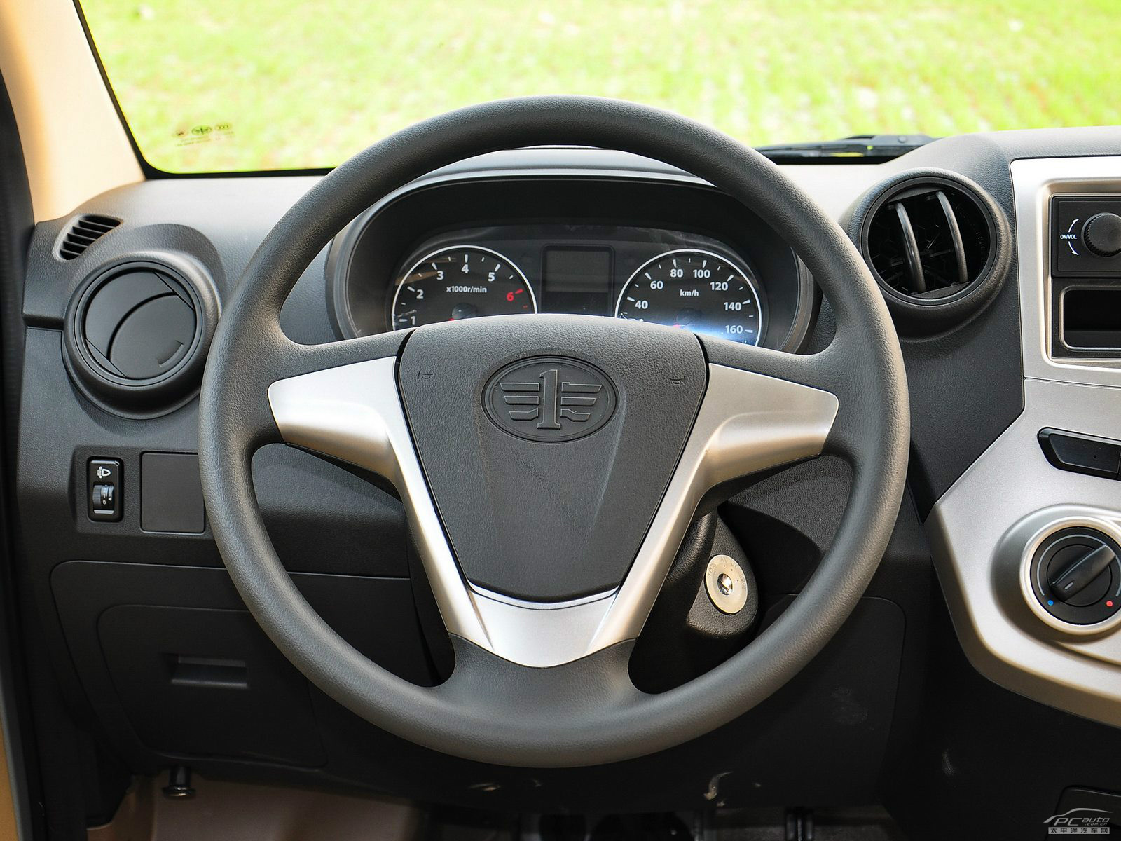 佳寶V80內(nèi)飾高清大圖