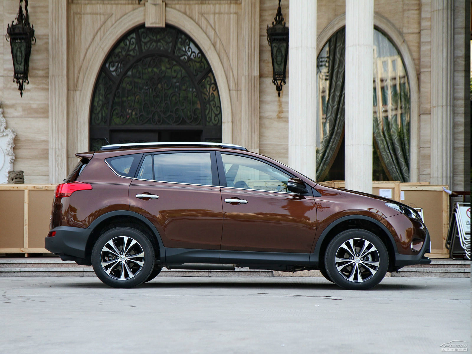 RAV4榮放外觀高清大圖