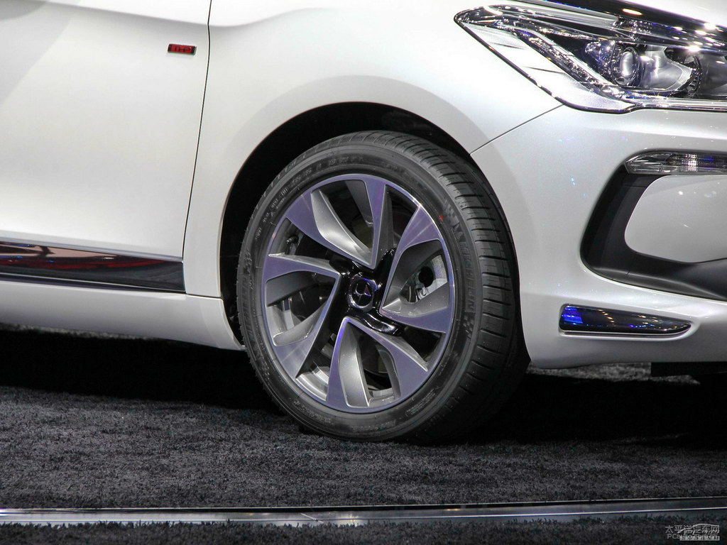 DS 5܇^DƬ