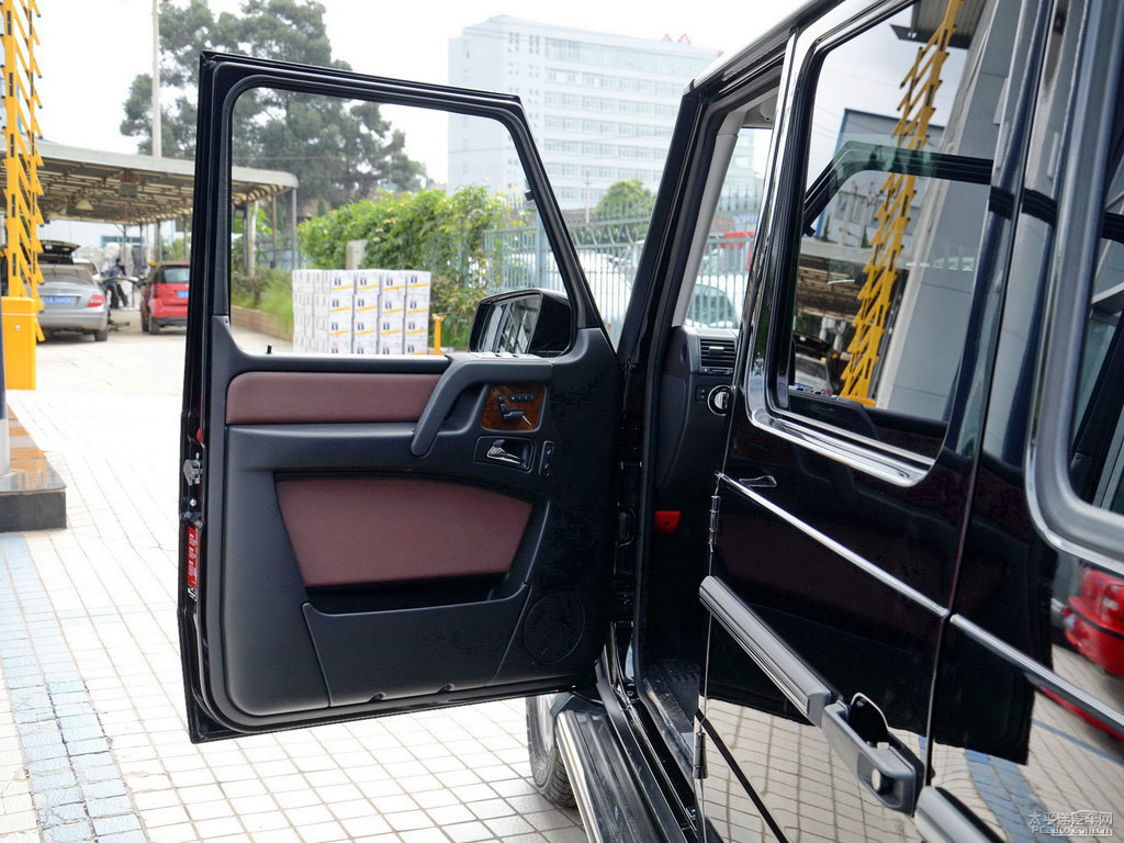 曜巖黑奔馳G級(jí)車廂內(nèi)飾圖片