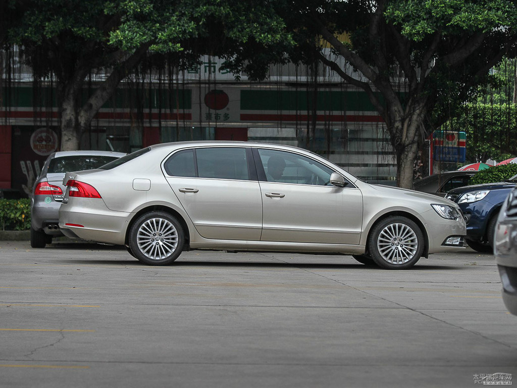 璀璨金速派整車外觀外觀圖片