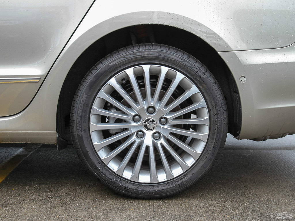 璀璨金速派車身外觀圖片