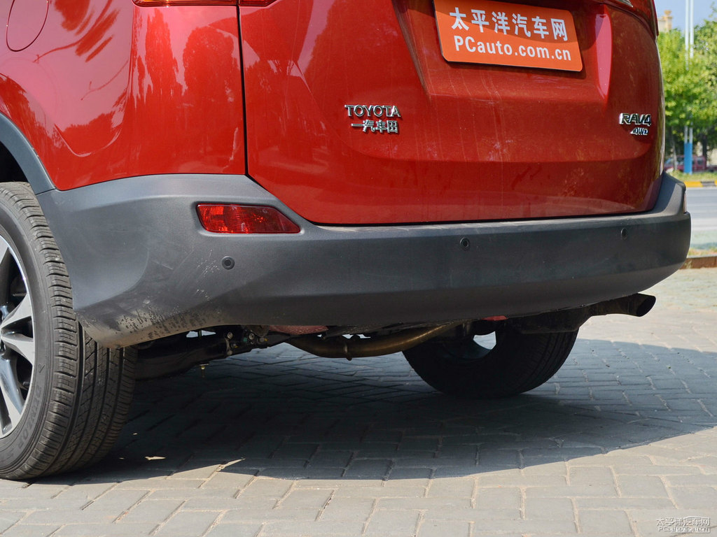 紅云母色RAV4榮放車尾外觀圖片