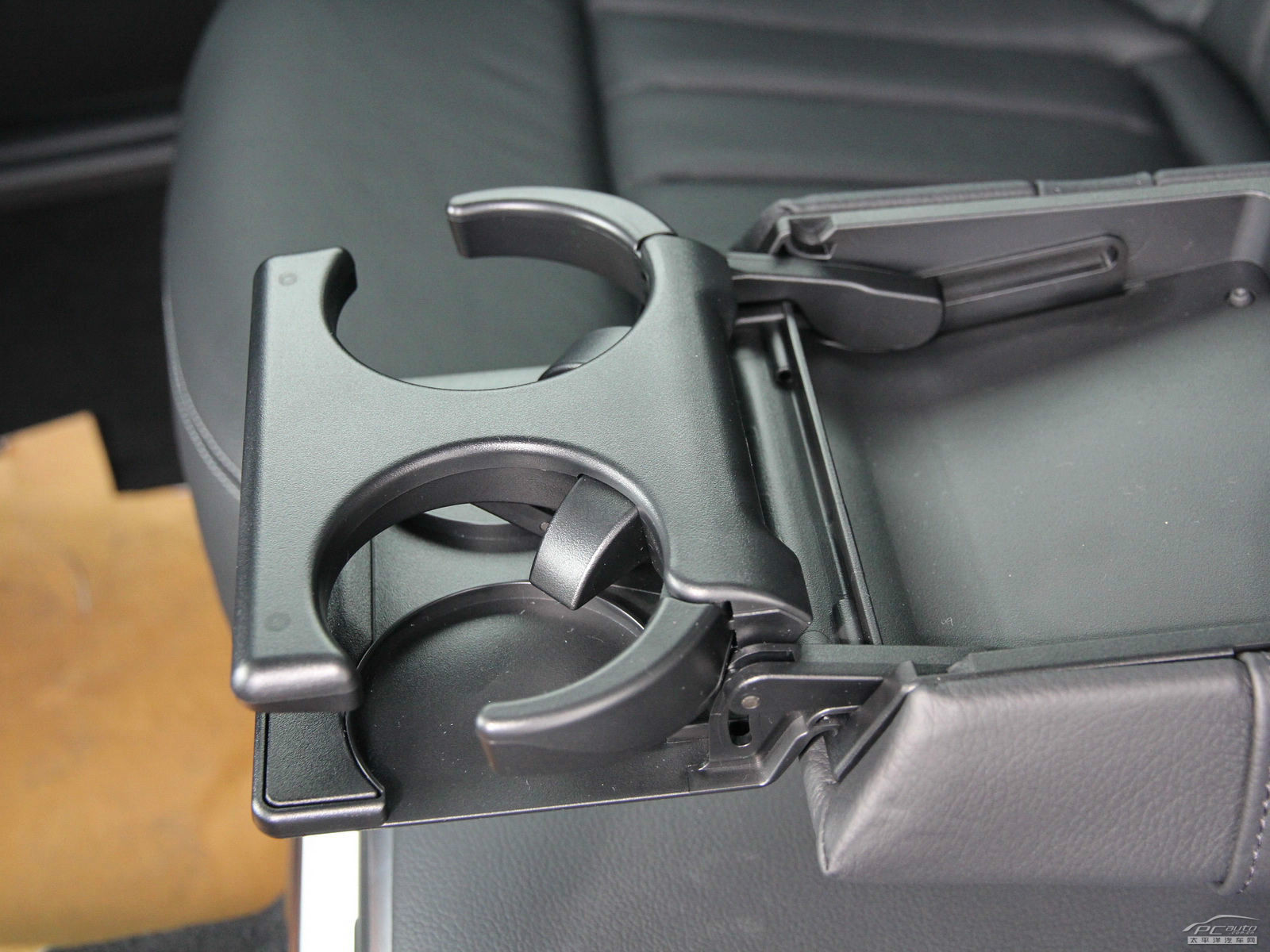 奔馳E級空間高清大圖