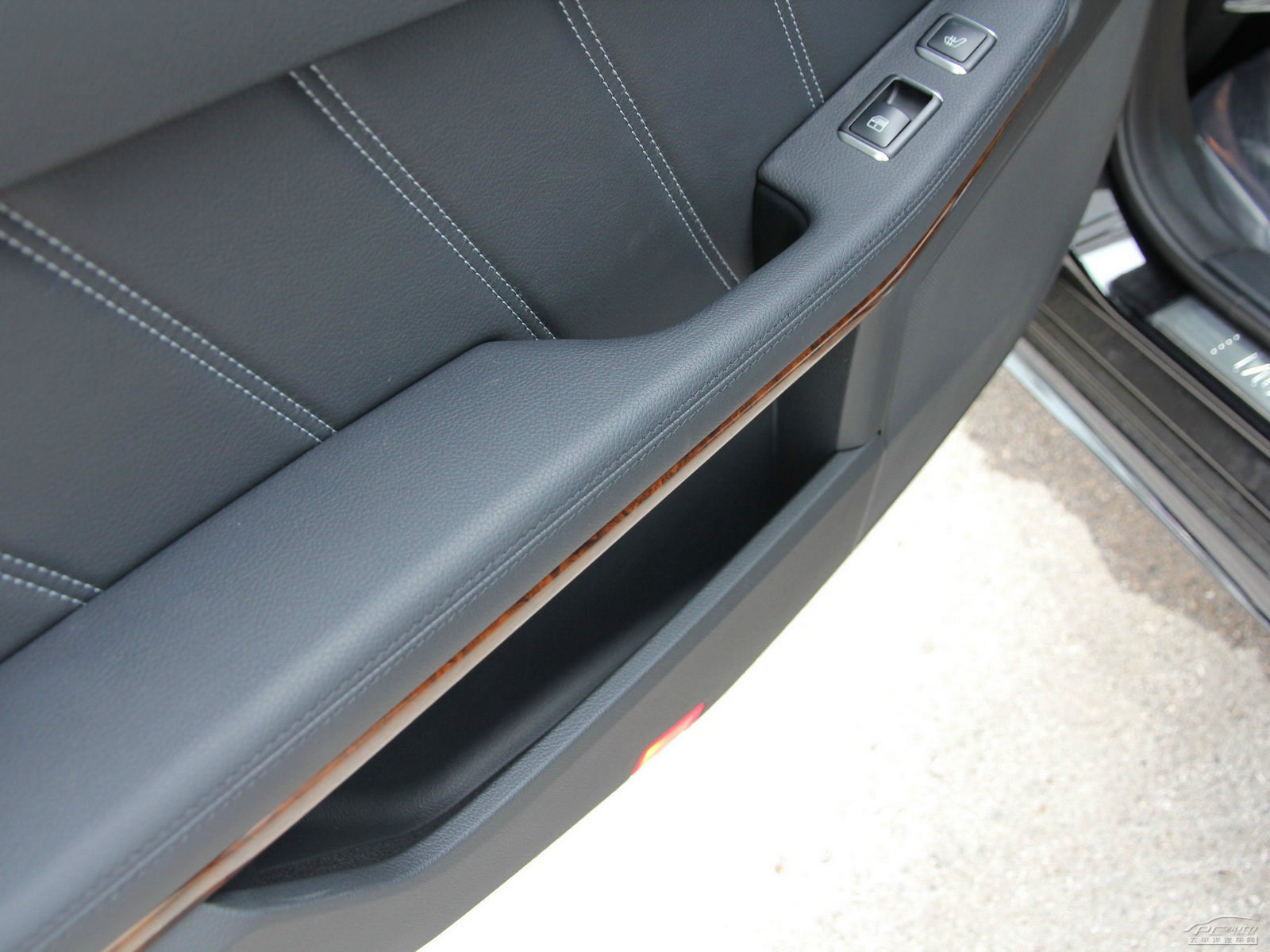 奔馳E級(jí)空間高清大圖