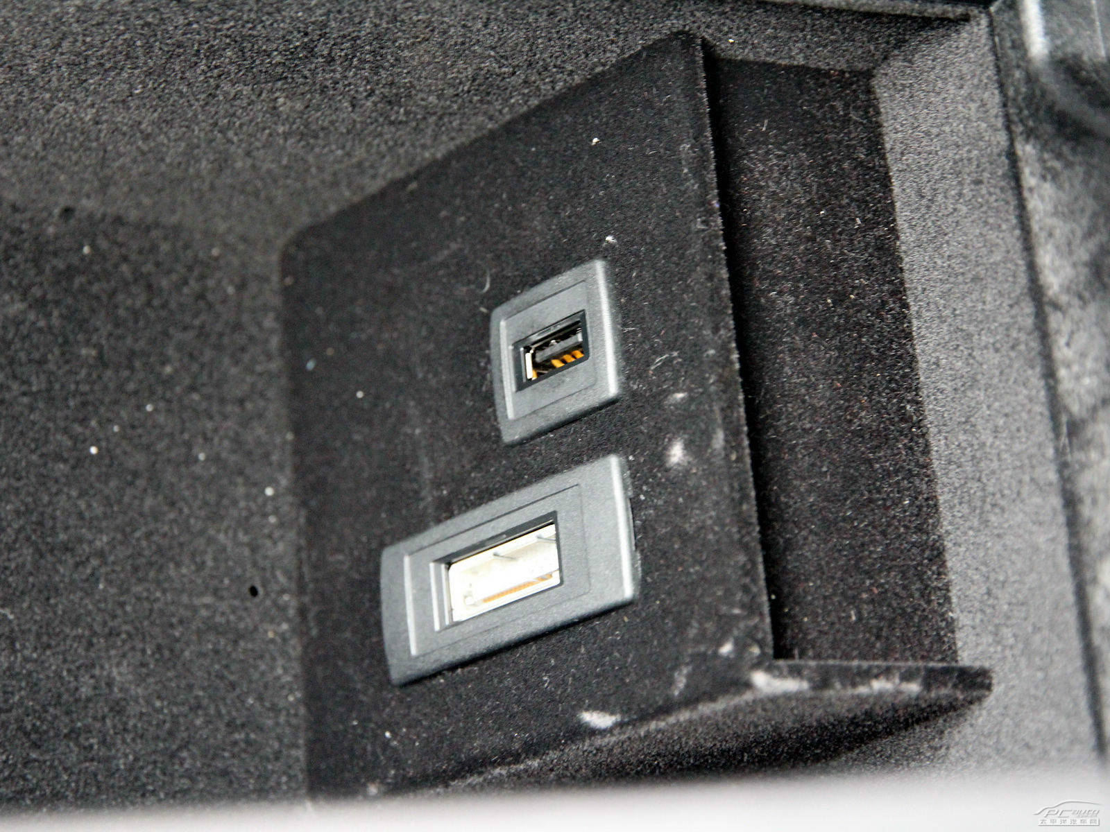 奔馳E級空間高清大圖