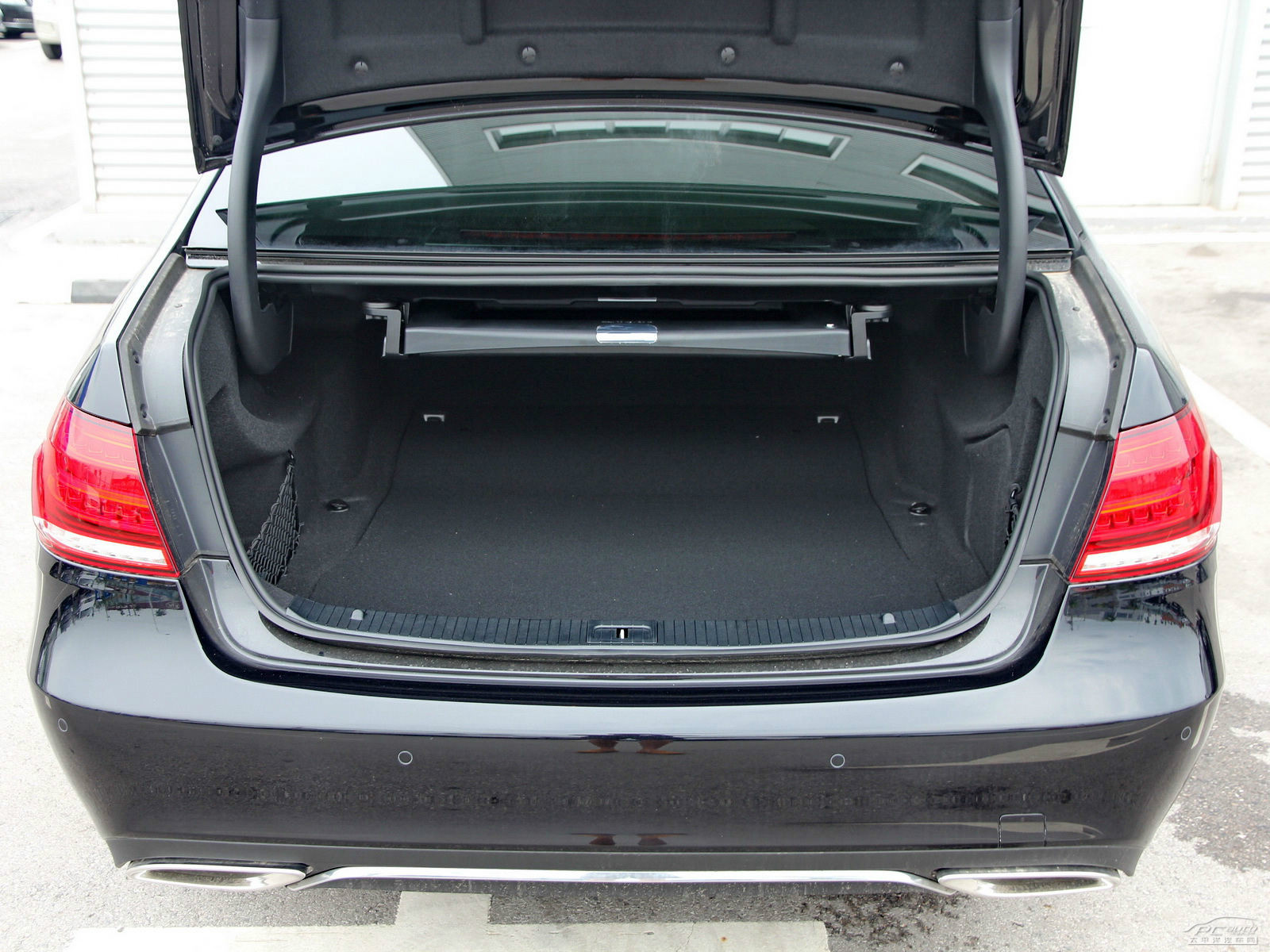 奔馳E級(jí)空間高清大圖