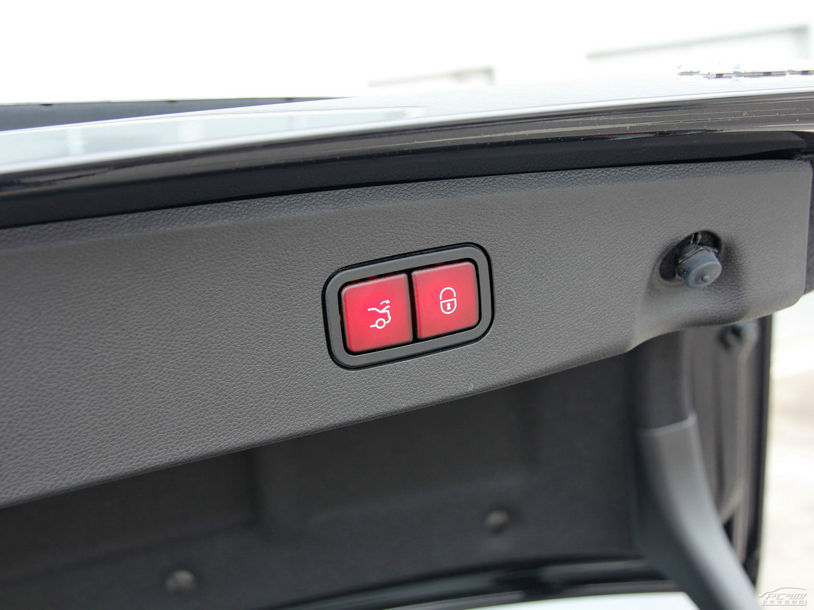 奔馳E級(jí)空間高清大圖