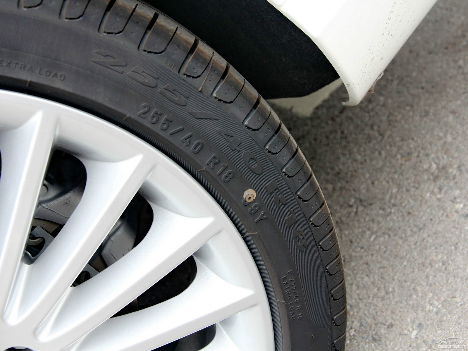 奔馳E級(jí)細(xì)節(jié)高清大圖