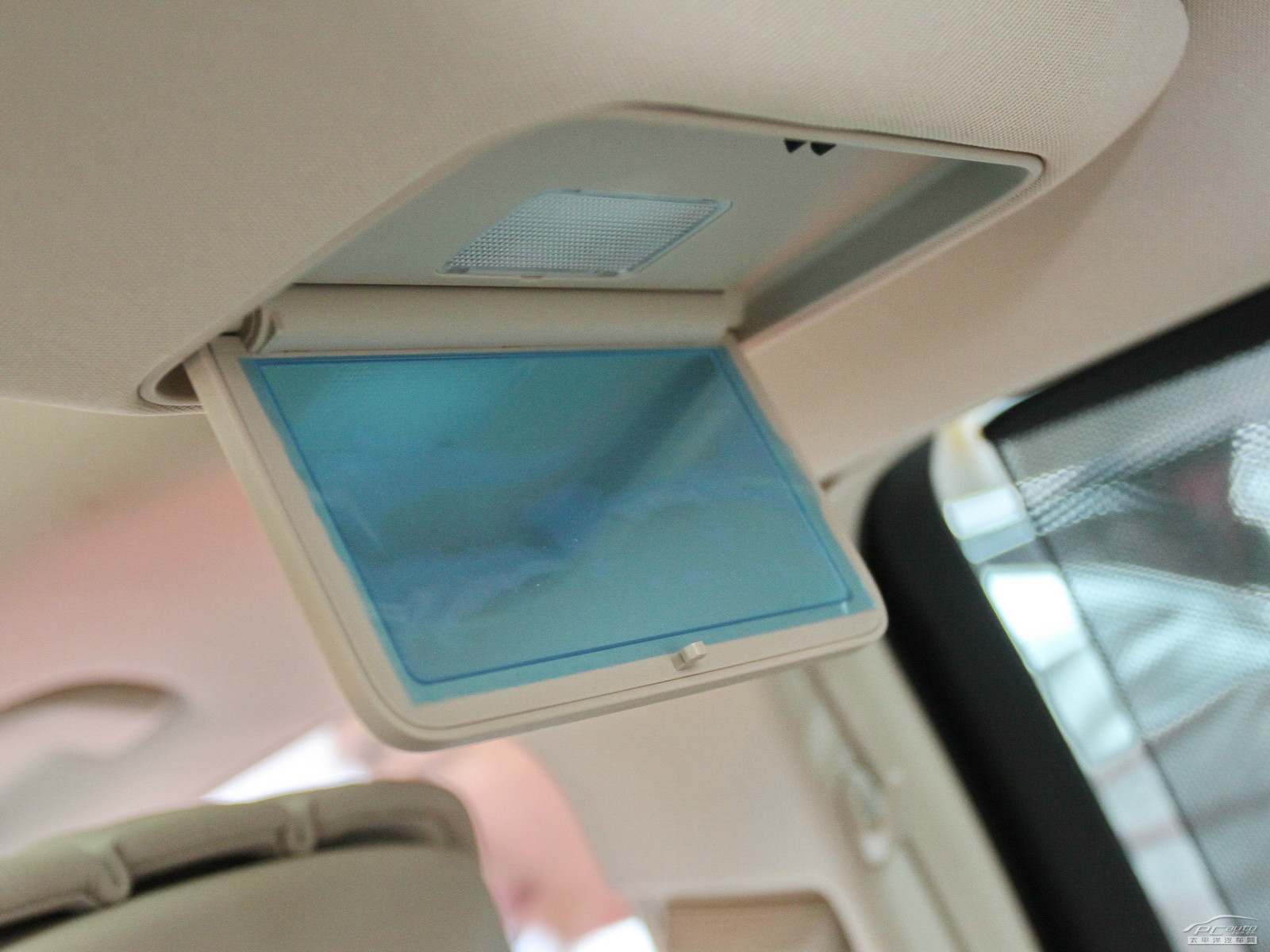 奔馳E級空間高清大圖