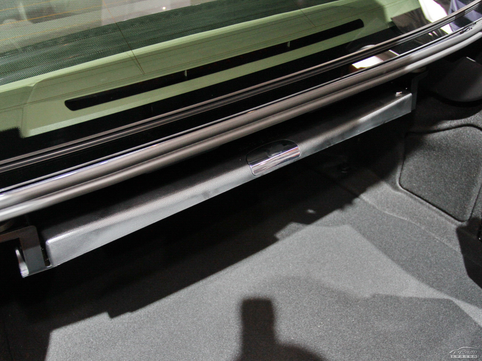 奔馳E級(jí)空間高清大圖