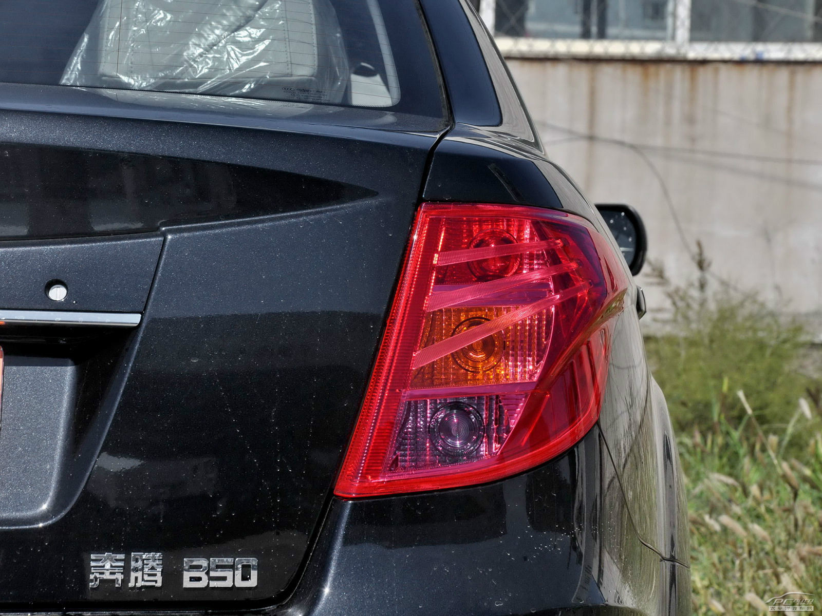 奔騰B50外觀高清大圖