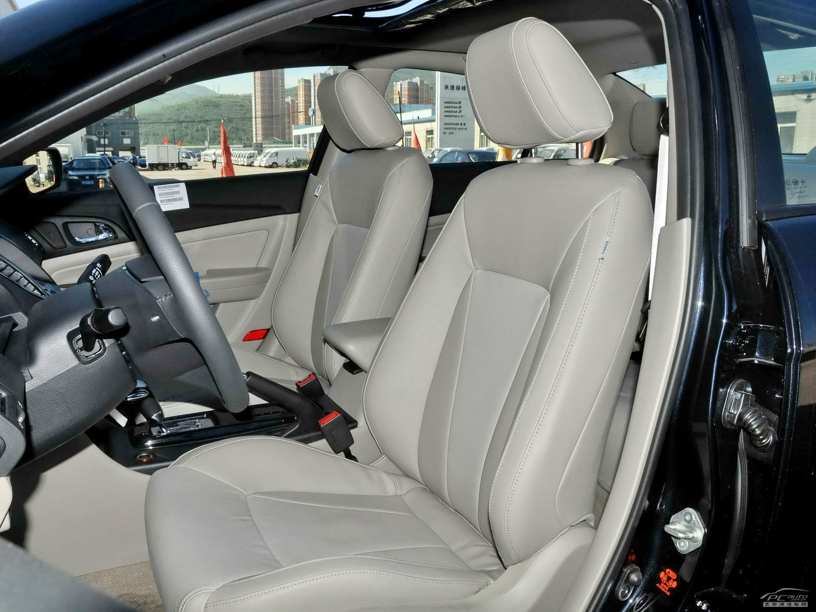 奔騰B50內(nèi)飾高清大圖