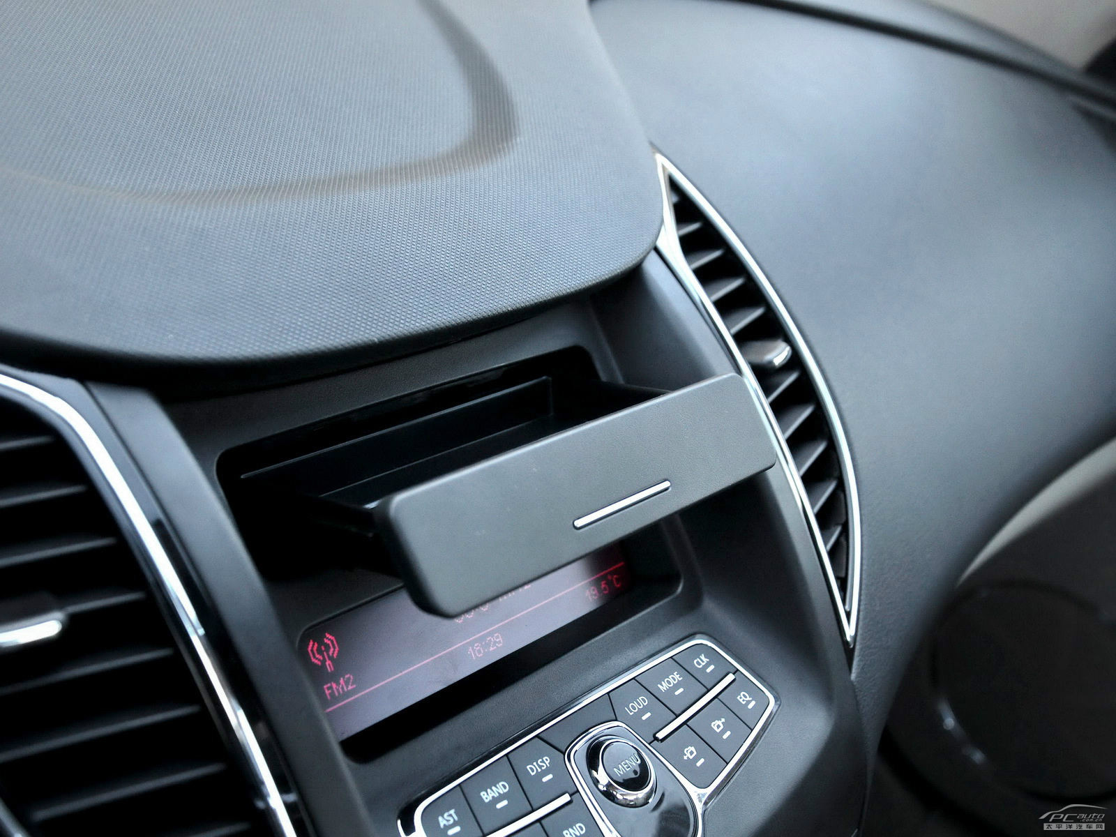 奔騰B50空間高清大圖