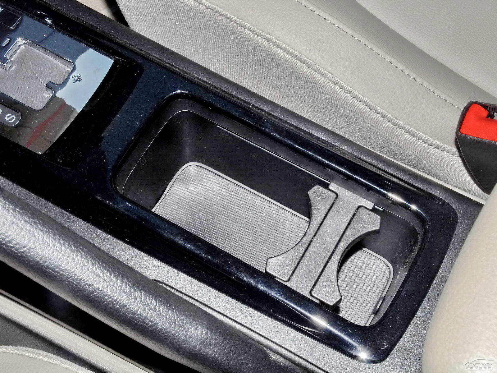 奔騰B50空間高清大圖