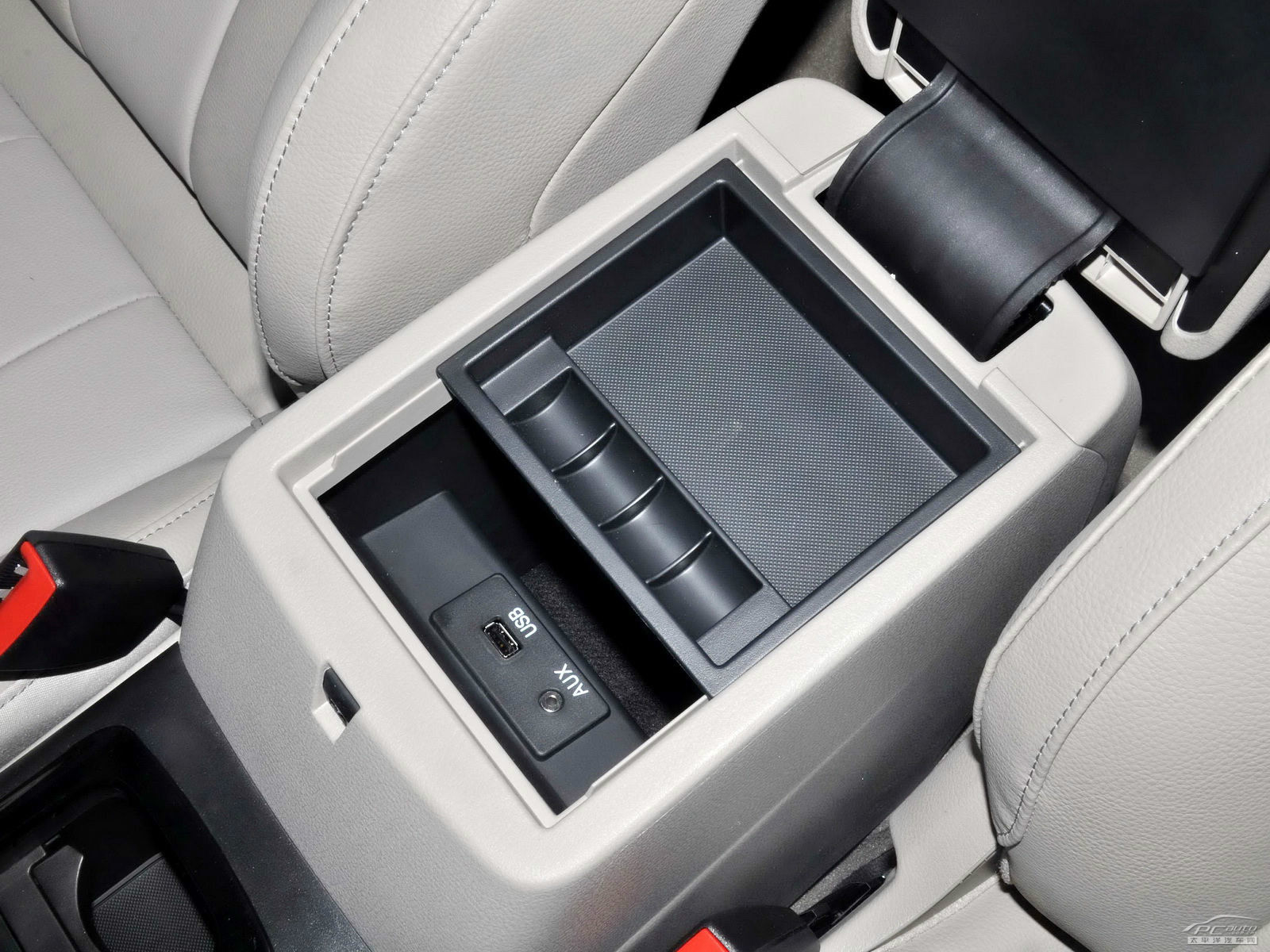 奔騰B50空間高清大圖