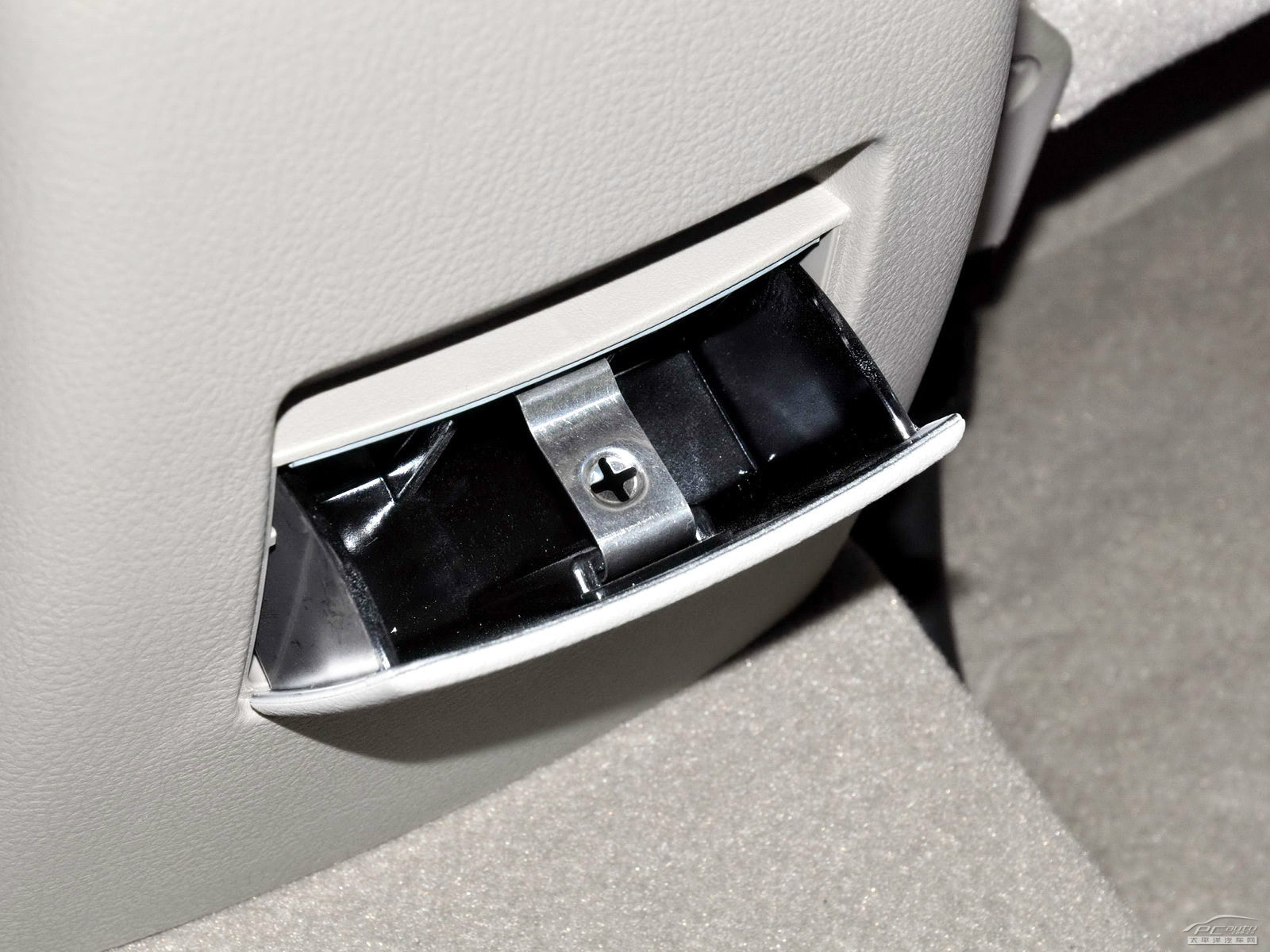 奔騰B50空間高清大圖