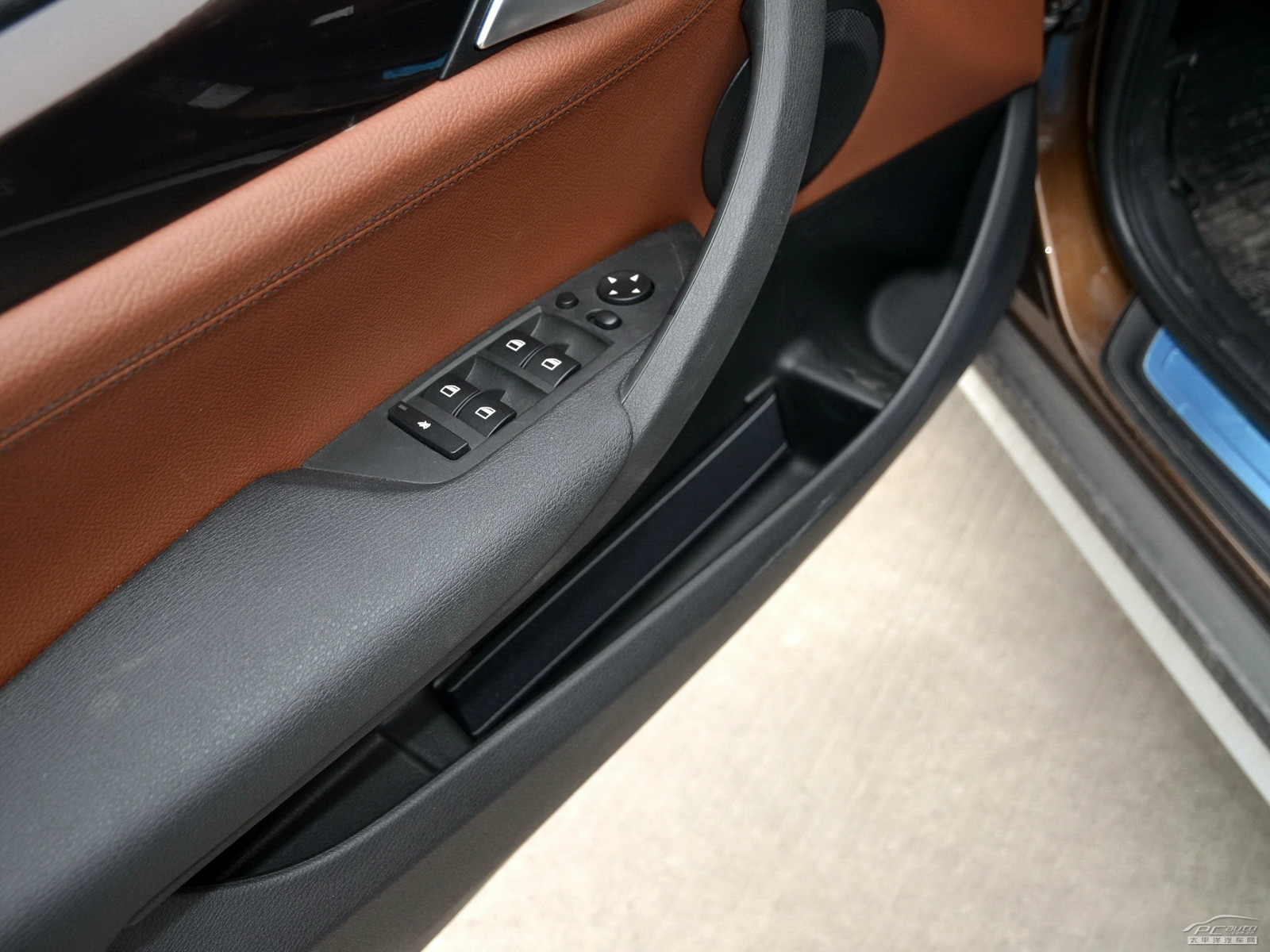 寶馬X1空間高清大圖