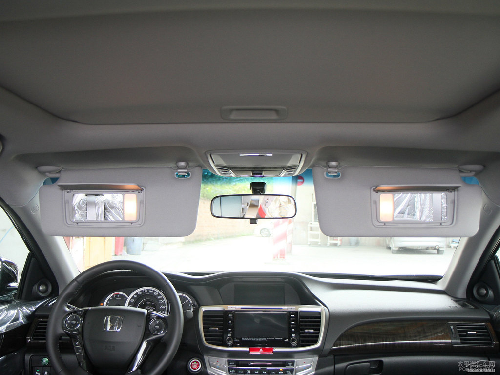 奧夫特黑雅閣車廂內(nèi)飾圖片