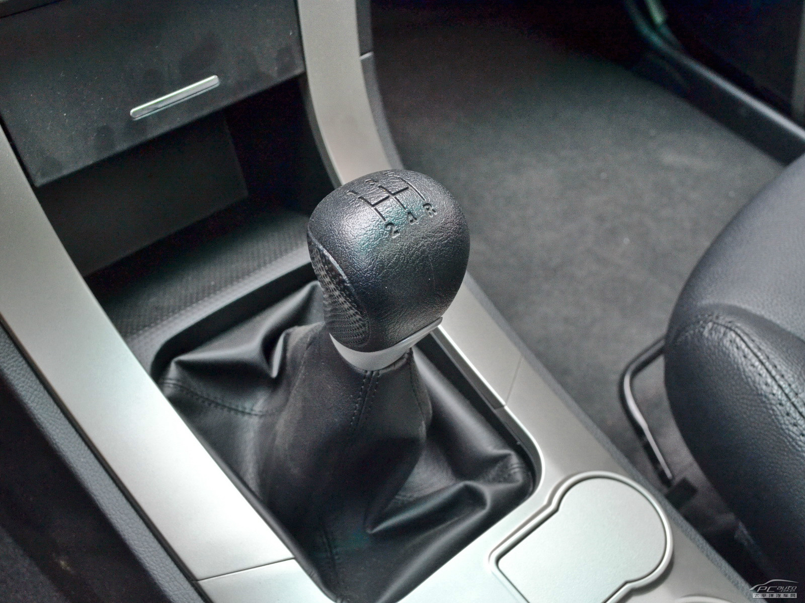 奧軒GX5內(nèi)飾高清大圖